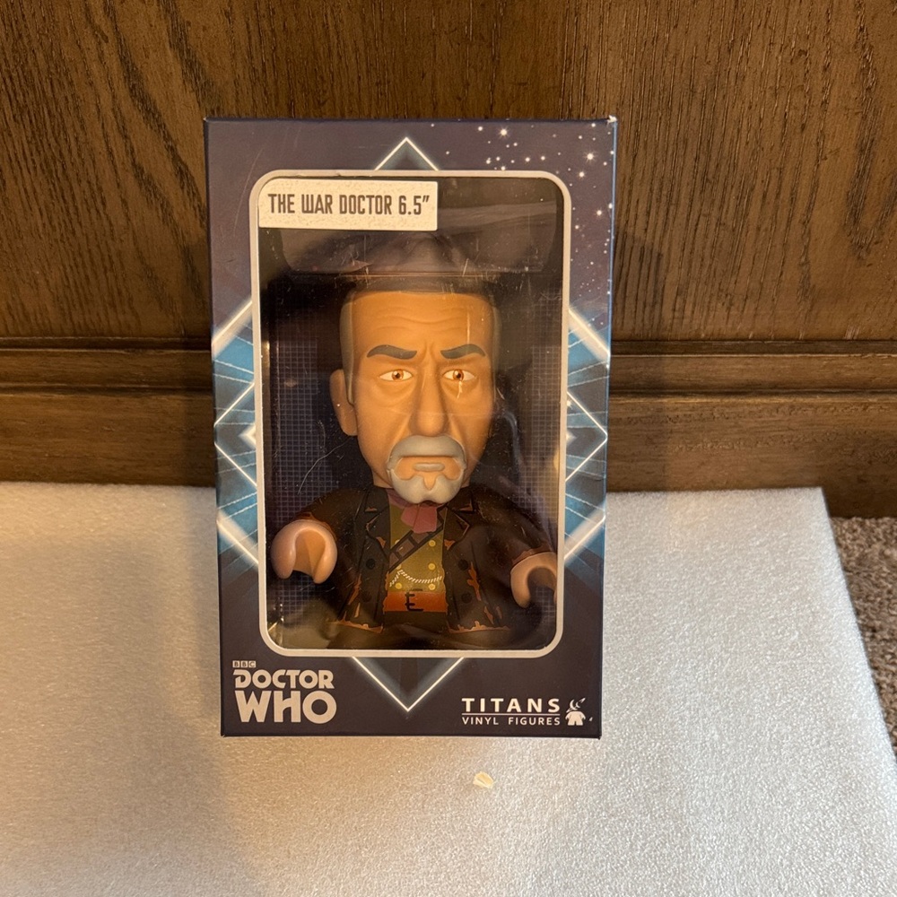 Doctor Who The War Doctor Vinyl Figure titans NIB